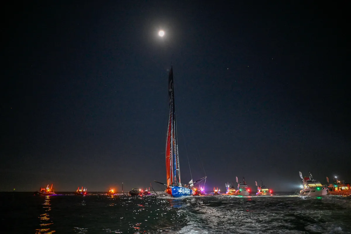 Charlie Dalin Gana la Vendée Globe 2024 y Rompe Récord Histórico